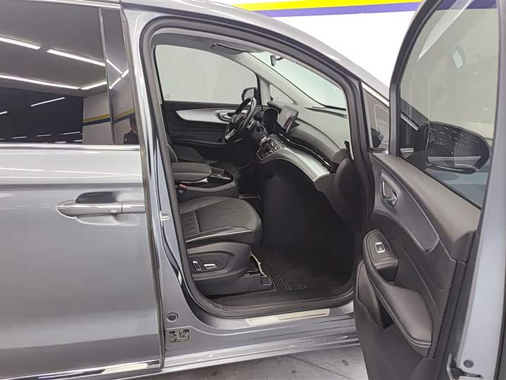 Roewe iMax 8 2022 2022款 400TGI 欢聚版