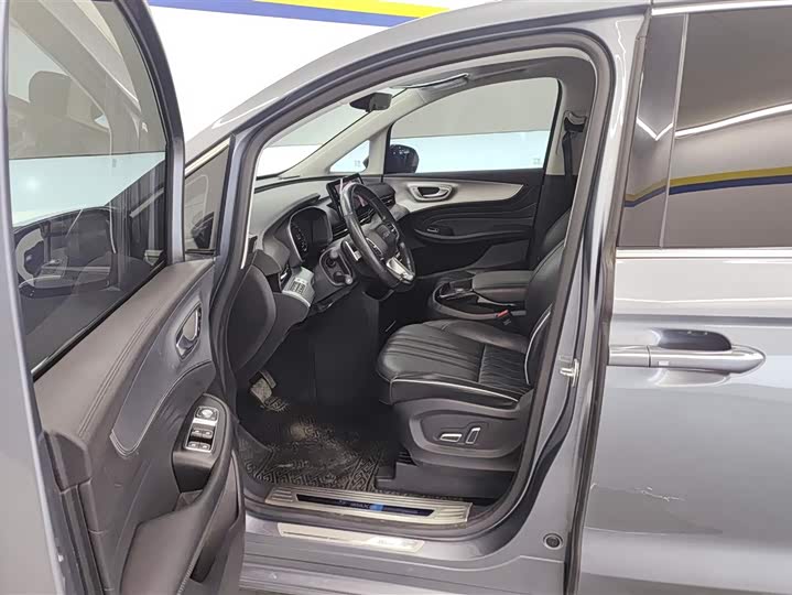 Roewe iMax 8 2022 2022款 400TGI 欢聚版