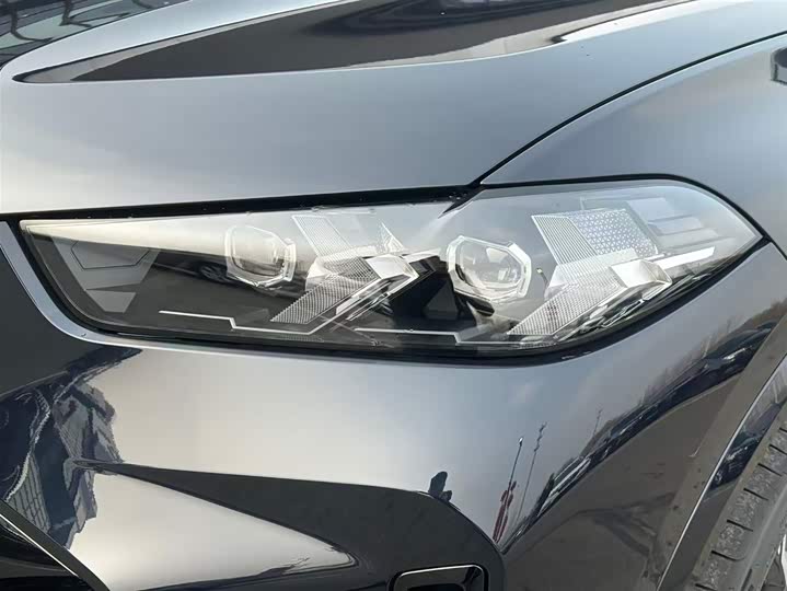 BMW X5 2025 2025款 xDrive 30Li 尊享型M运动曜夜套装