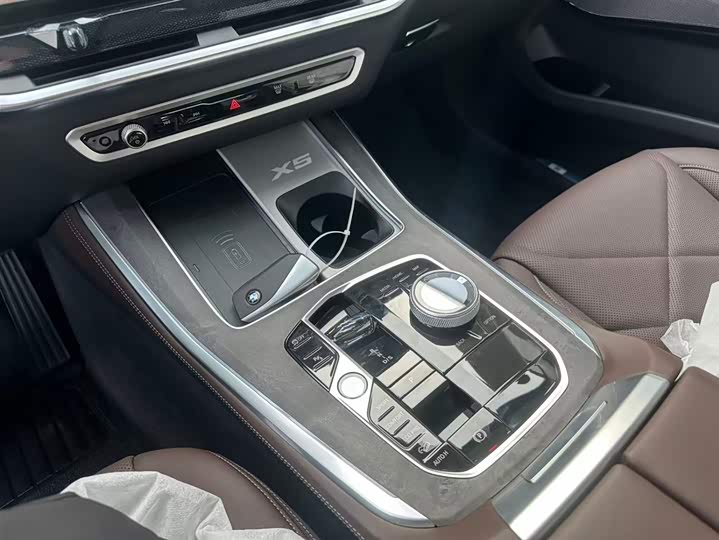 BMW X5 2025 2025款 xDrive 30Li 尊享型M运动曜夜套装