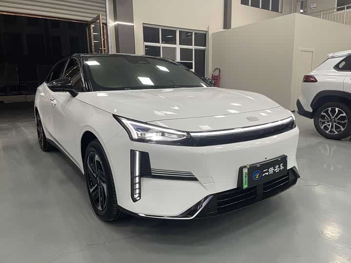 Geely Galaxy L6 2025 2025款 EM-i 140km 探索+版