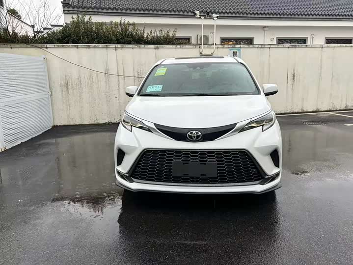 Toyota Granvia 2026 2026款 2.5L混动 尊爵ULTRA版