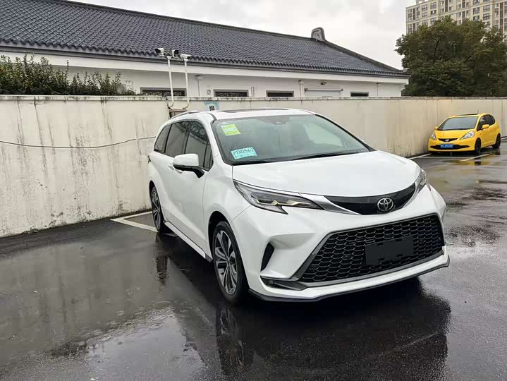 Toyota Granvia 2026 2026款 2.5L混动 尊爵ULTRA版