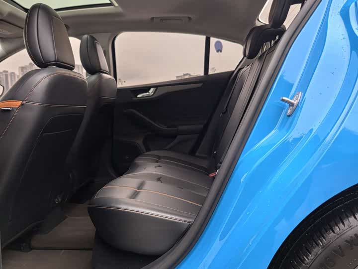 Ford Focus 2022 2022款 三厢 EcoBoost 180 自动竞速版