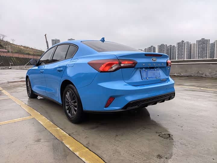 Ford Focus 2022 2022款 三厢 EcoBoost 180 自动竞速版