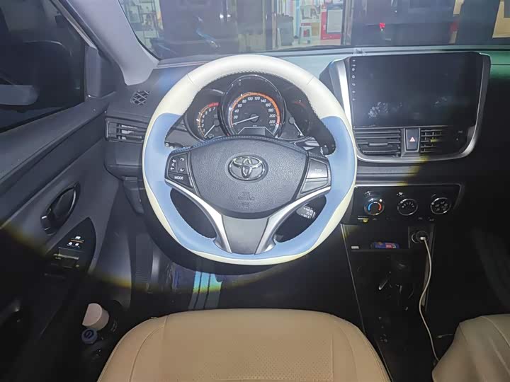 2022 Toyota Yaris L Hatchback