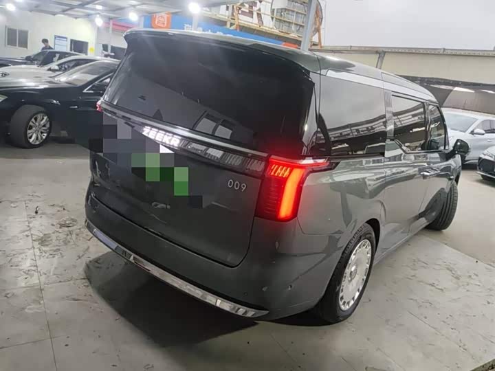 Zeekr 009 2024 2024款 六座行政版四驱 108kWh