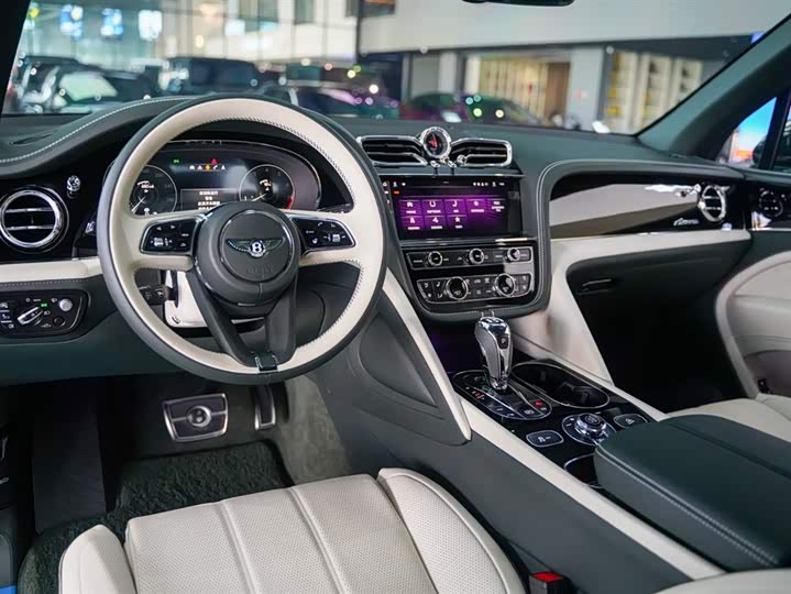 Bentley Bentayga 2023 2023款 4.0T V8 长轴距雅度版
