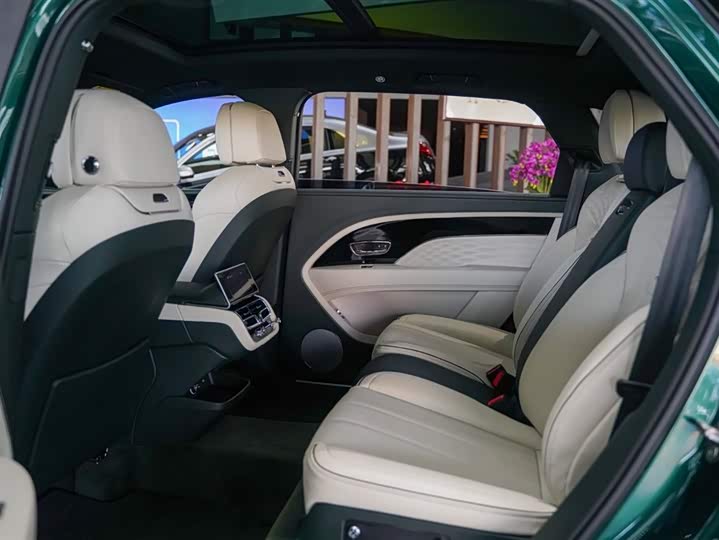 Bentley Bentayga 2023 2023款 4.0T V8 长轴距雅度版