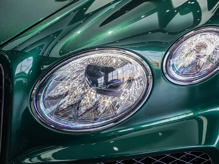 Bentley Bentayga 2023 2023款 4.0T V8 长轴距雅度版