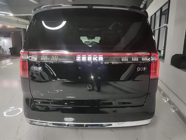 Zeekr 009 2024 2024款 六座行政版四驱 108kWh