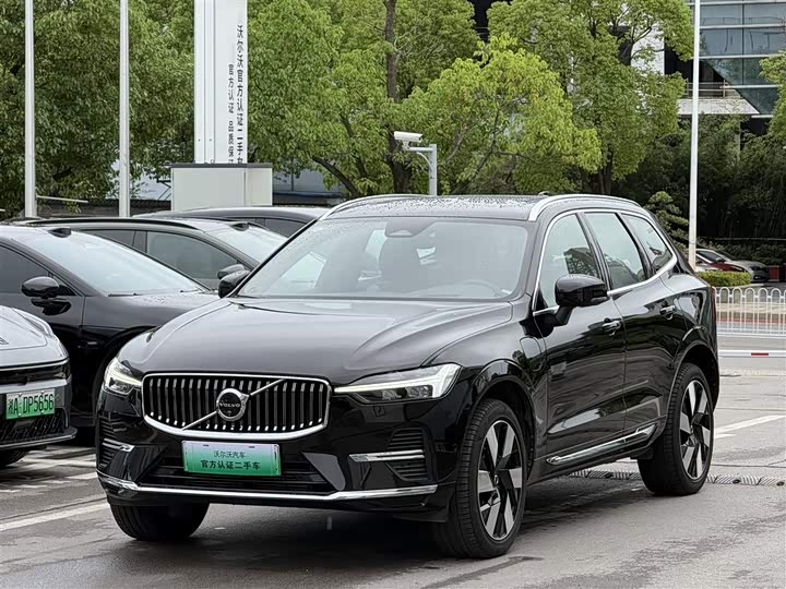 2025 Volvo XC60 Hybrid