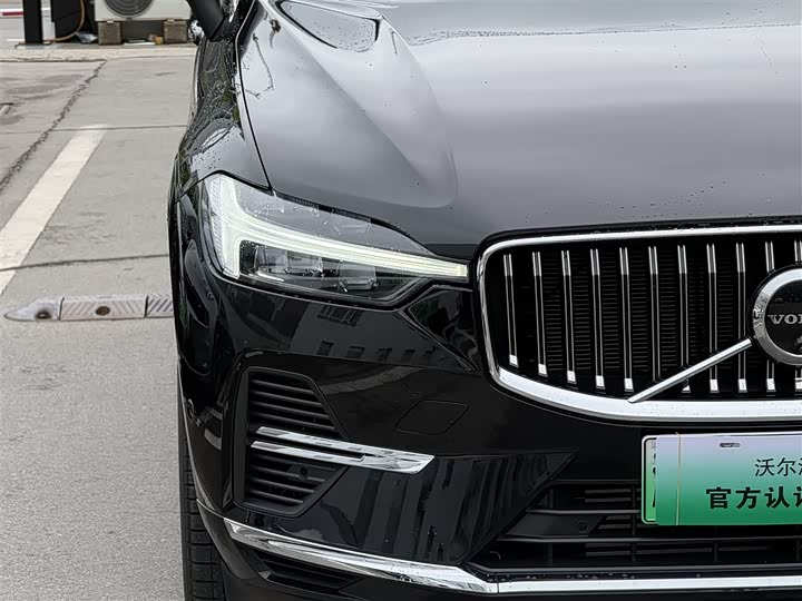 2025 Volvo XC60 Hybrid