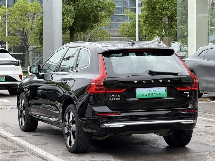 2025 Volvo XC60 Hybrid