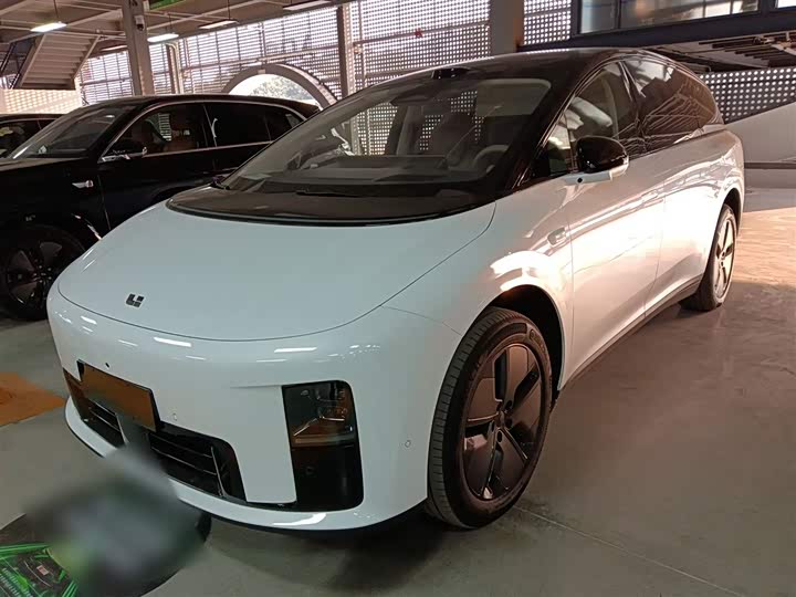 2025 LiXiang i8