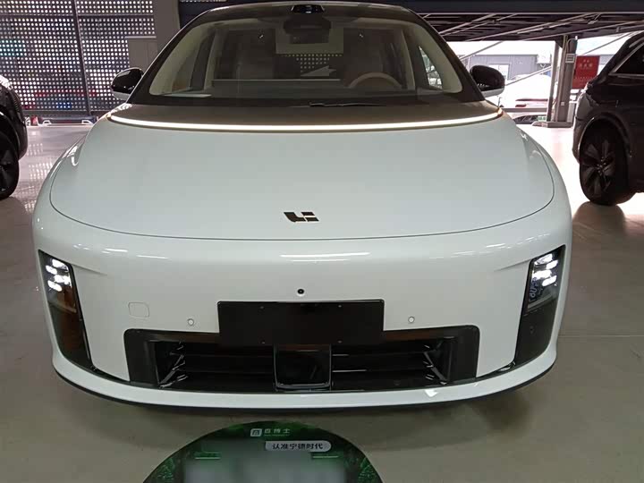2025 LiXiang i8