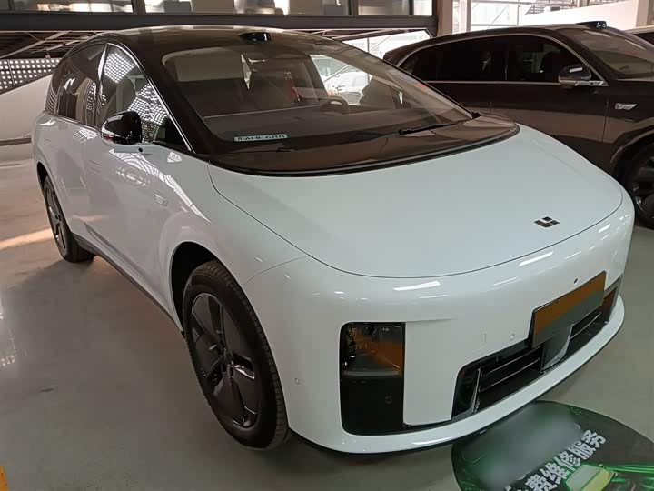 2025 LiXiang i8