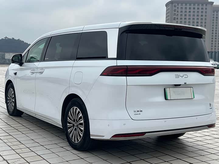 BYD Xia 2025 2025款 DM-i 1.5T 180km 卓越型