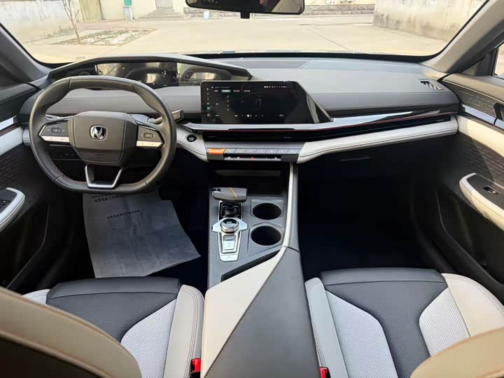 Changan UNI-V Hybrid 2024 2024款 蓝鲸智电iDD 136km 智尊型