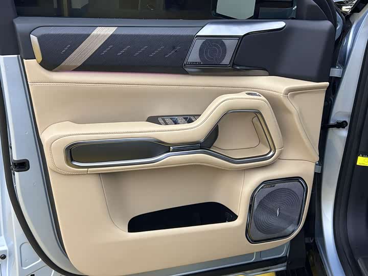 BYD FangChengBao Leopard 8 2025 2025款 智勇旗舰版 7座