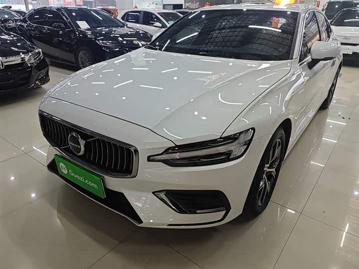 Volvo S60 2025 2025款 B4 智逸豪华版