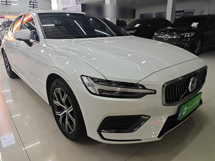 Volvo S60 2025 2025款 B4 智逸豪华版