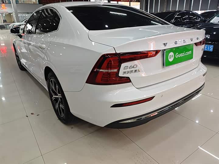 Volvo S60 2025 2025款 B4 智逸豪华版