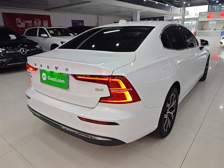 Volvo S60 2025 2025款 B4 智逸豪华版