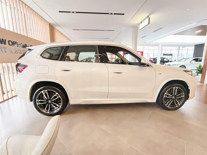 2025 BMW X1