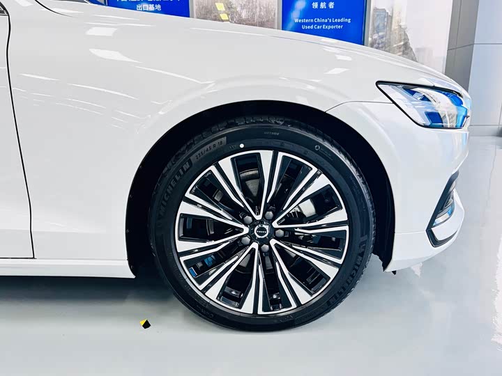 Volvo S60 2024 2024款 B4 智远豪华版