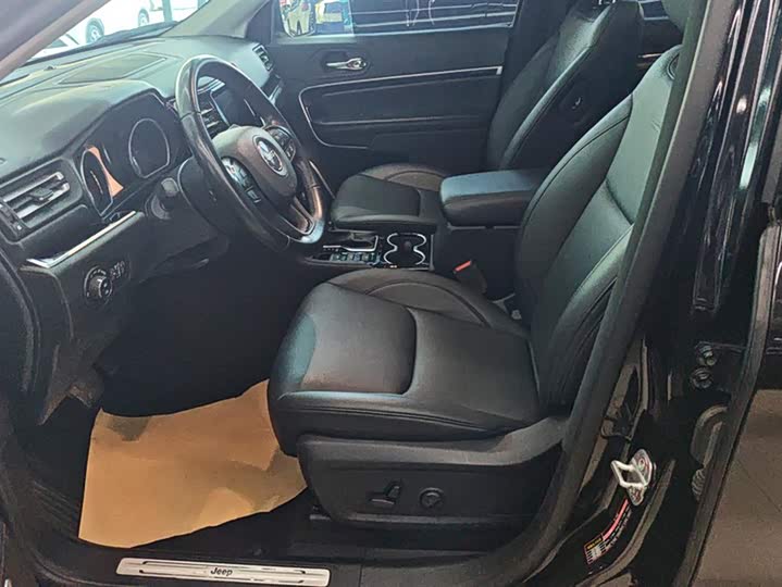 Jeep Grand Commander 2020 2020款 2.0T 四驱夜鹰版