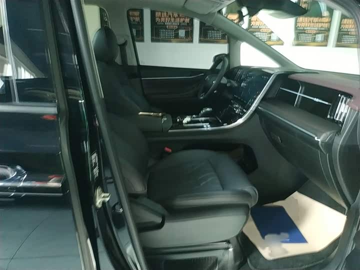 GAC Trumpchi M8 2024 2024款 大师系列 400T 尊贵版