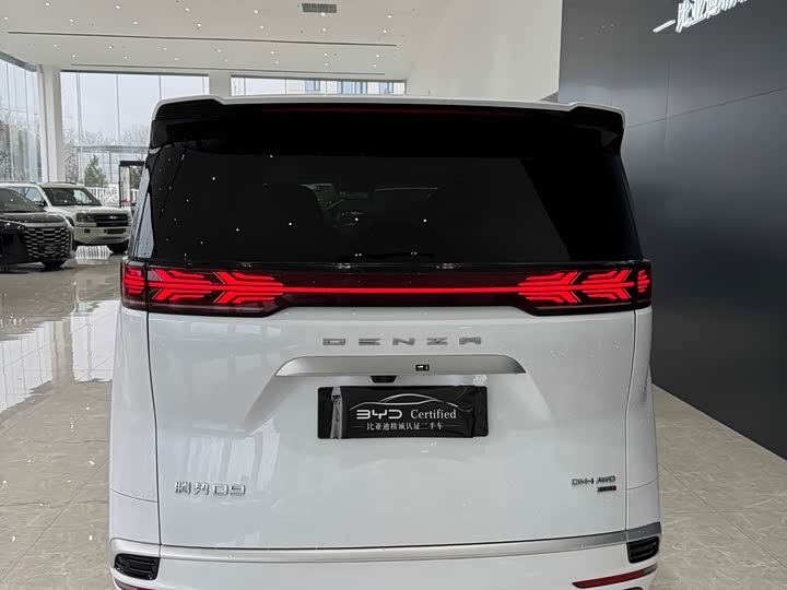 Denza D9 2025 2025款 DM-i 智驾版 1020 四驱旗舰型