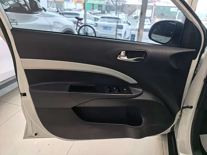 Kia KX1 2021 2021款 1.4L CVT趣享天窗款