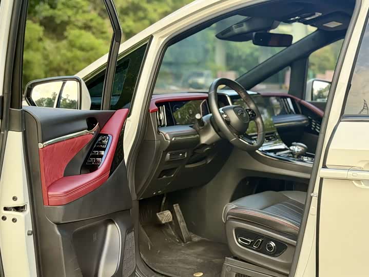 GAC Trumpchi M8 2024 2024款 宗师系列 400T 至尊版