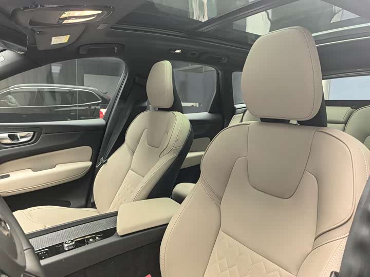 Volvo XC60 2026 2026款 B5 四驱智逸豪华版