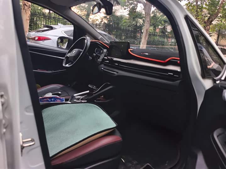 Geely Vision X3 2021 2021款 PRO 1.5L CVT尊贵型