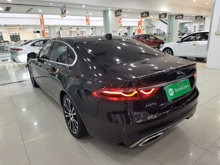 Jaguar XF L 2024 2024款 2.0T P250 两驱尊享豪华版