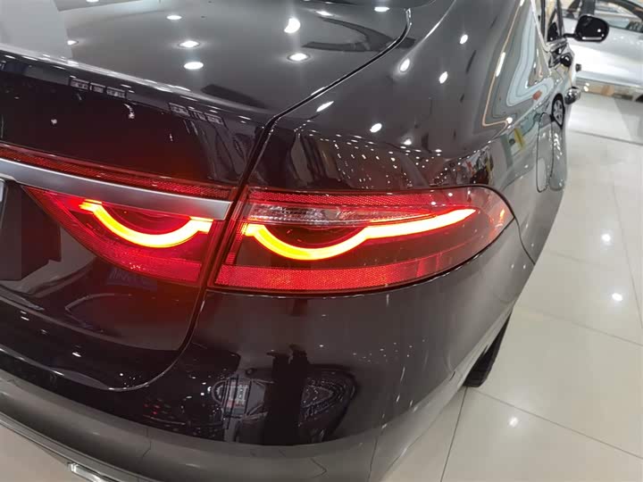 Jaguar XF L 2024 2024款 2.0T P250 两驱尊享豪华版