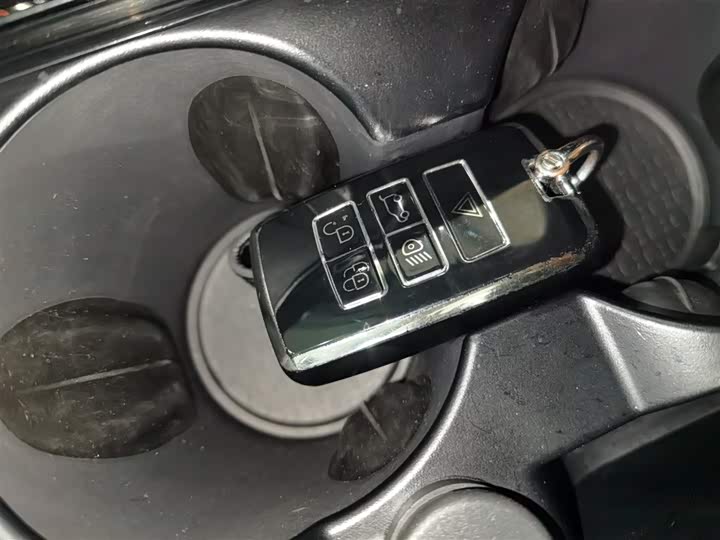 Jaguar XF L 2024 2024款 2.0T P250 两驱尊享豪华版