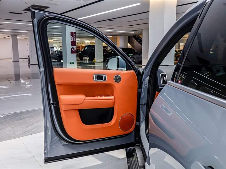 LiXiang L8 2025 2025款 Ultra 智能焕新版