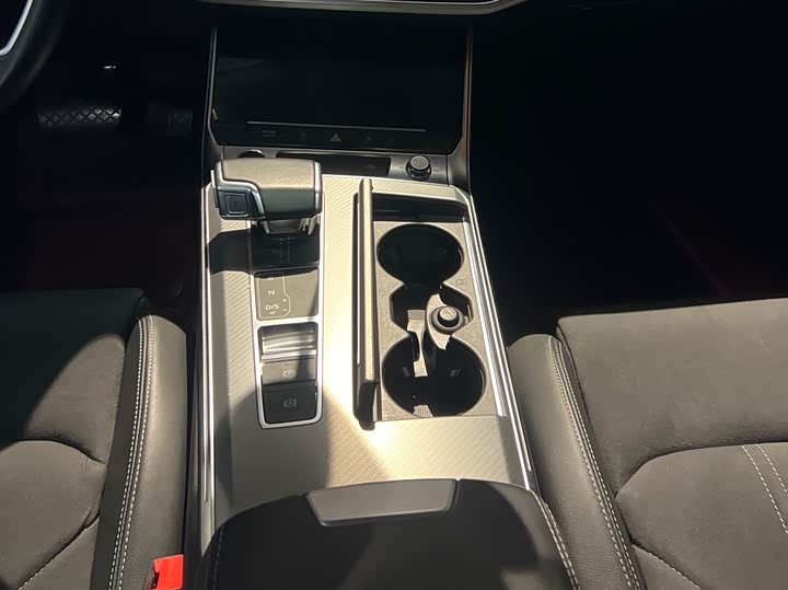 Audi A7L 2024 2024款 45TFSI S-line 筑梦型 流晶套装