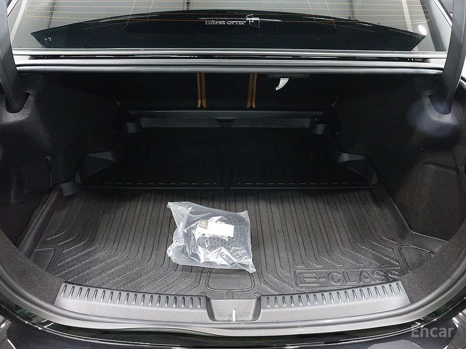 Mercedes-Benz E-Class 2024 E300 4MATIC Exclusive