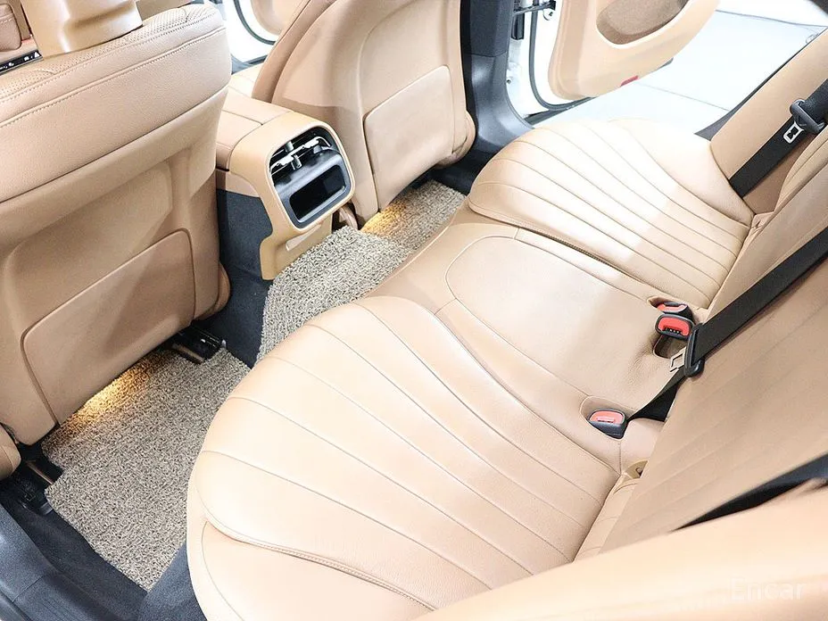 Mercedes-Benz E-Class 2024 E300 4MATIC Exclusive