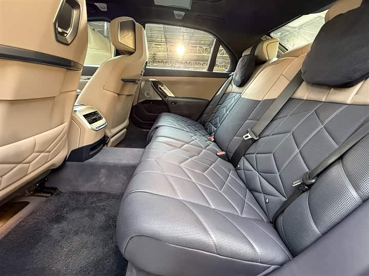 BMW i7 2023 2023款 M70L