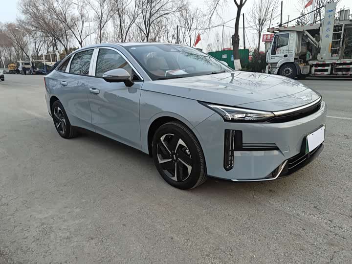 Geely Galaxy L6 2025 2025款 EM-i 140km 探索+版