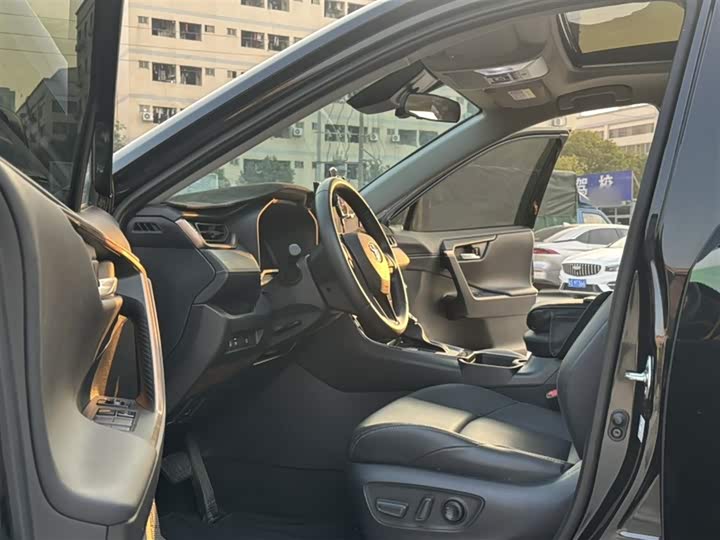 Toyota Wildlander 2024 2024款 双擎 2.5L E-CVT两驱都市版