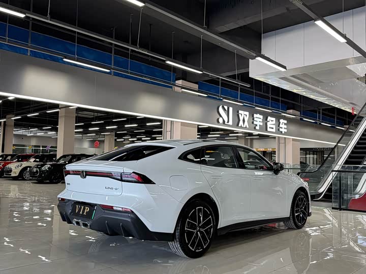 Changan UNI-V Hybrid 2024 2024款 蓝鲸智电iDD 136km 智尊型