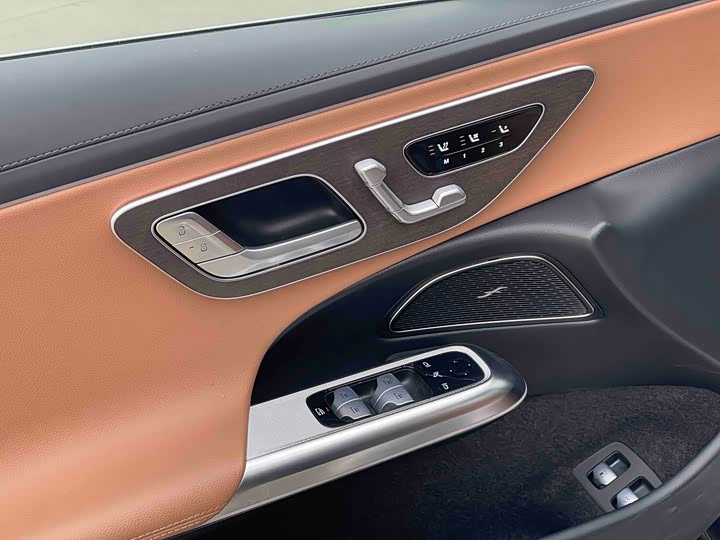 Mercedes-Benz E-Class Hybrid 2024 2024款 E 350 e L 插电式混合动力轿车