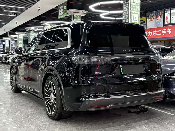 Aito M8 2025 2025款 增程 Ultra版 53.4kWh 6座版